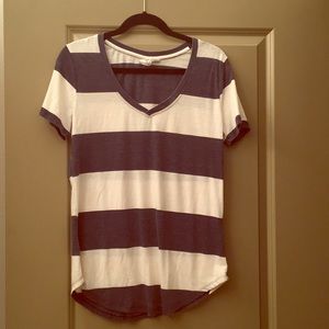 White crow t-shirt ✨Navy and white stripes